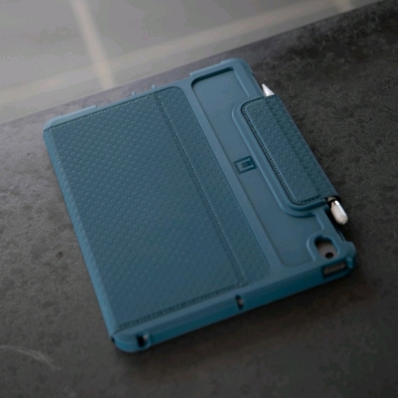 UAG Apple iPad 10.2-inch Protective Cover - Picture 7 of 9